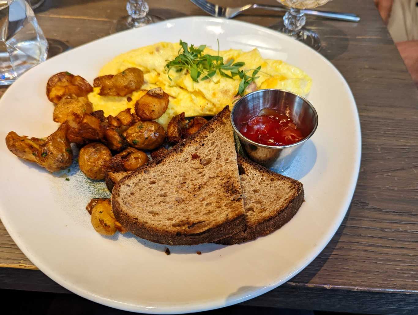 dirty-habit-brunch-review-by-bottomless-bros-dc