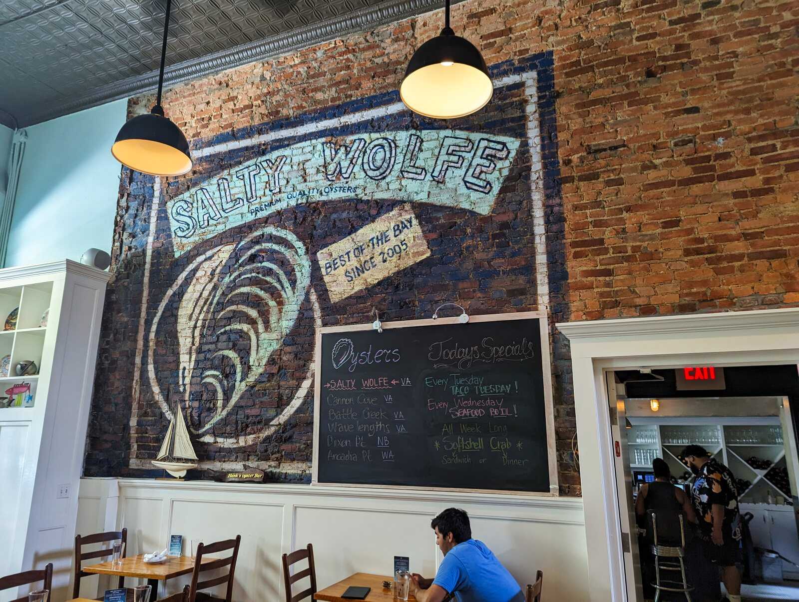 Hank's Oyster Bar Review